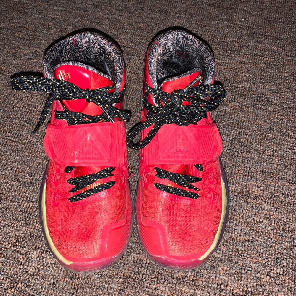 nike kyrie 6 Trophy 4y